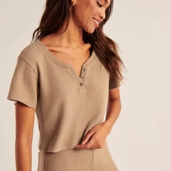 Abercrombie & Fitch Tops - Abercrombie and Fitch Waffle Knit Tan Cropped Top Size Small